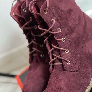 Hello guys Im selling boots!